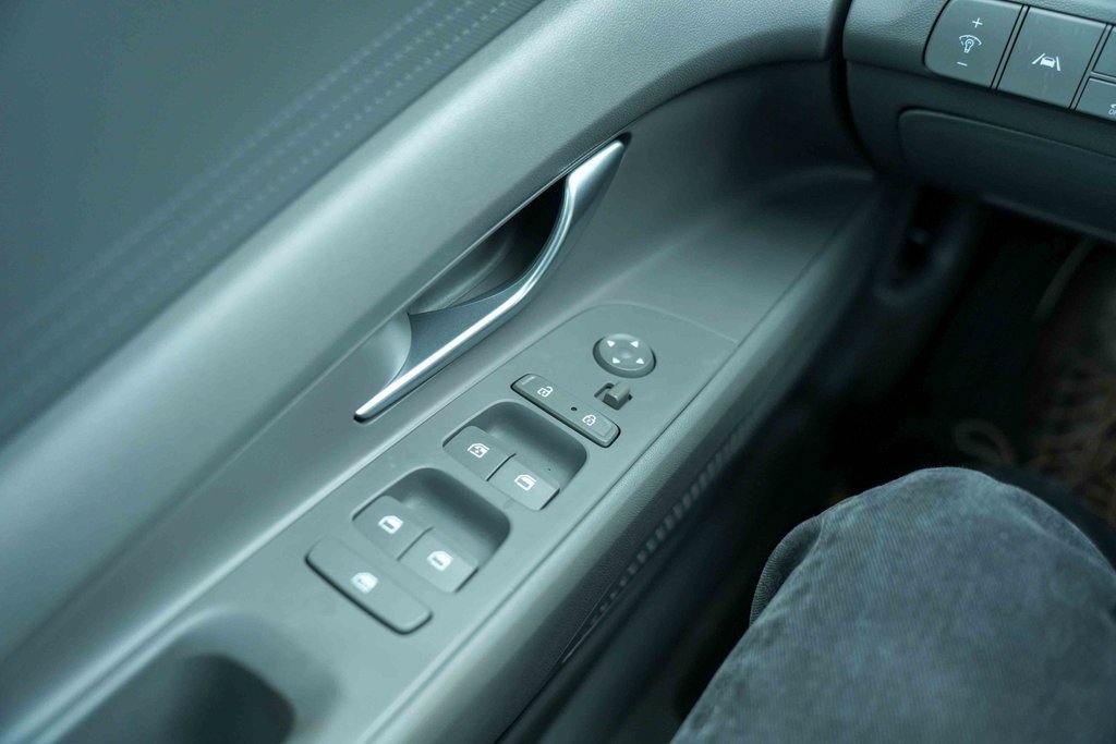 Used 2022 Hyundai Elantra SEL image 28