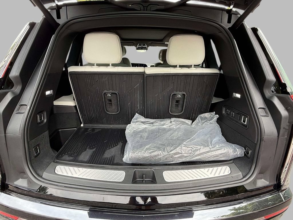 Used 2026 Cadillac Vistiq Sport w/ LPO, Floor Liner Package AWD/4WD image 17