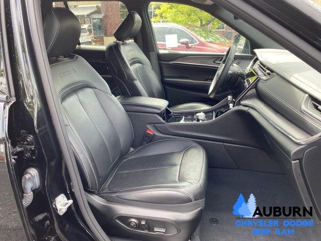 Used 2023 Jeep Grand Cherokee Overland AWD/4WD image 13