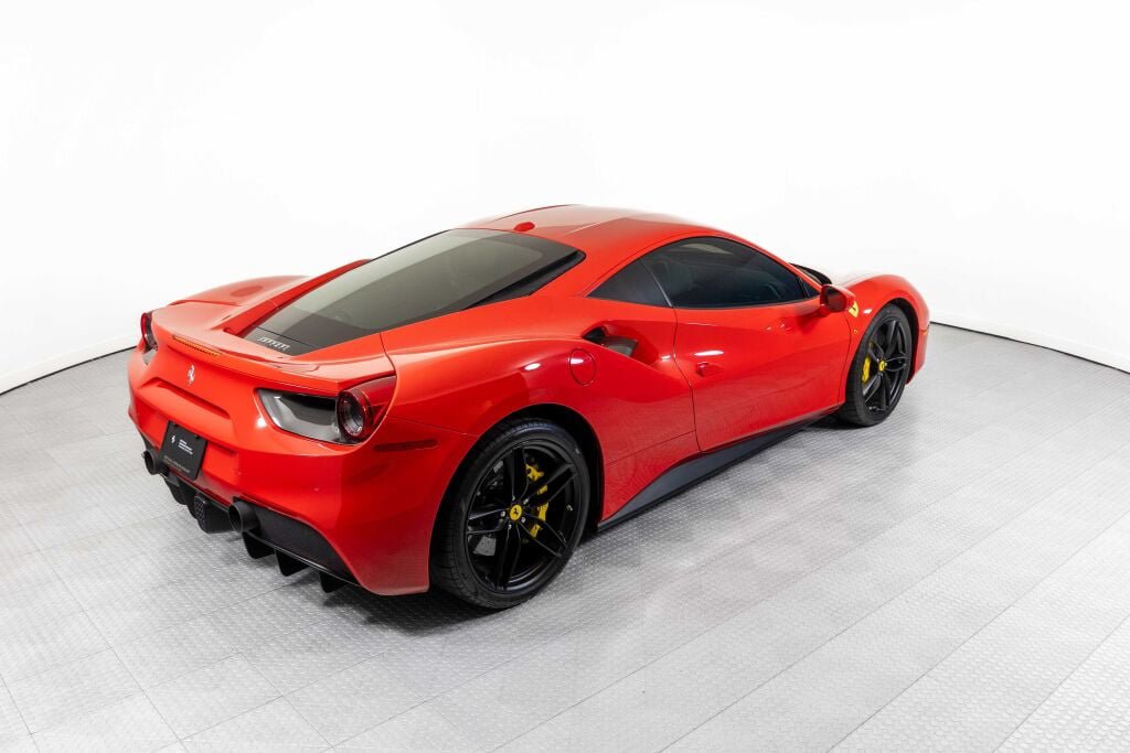 Used 2017 Ferrari 488 GTB RWD image 2