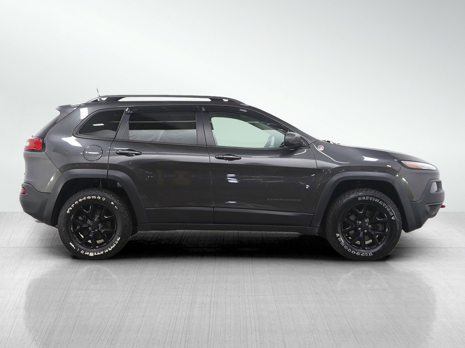 Used 2017 Jeep Cherokee Trailhawk image 6