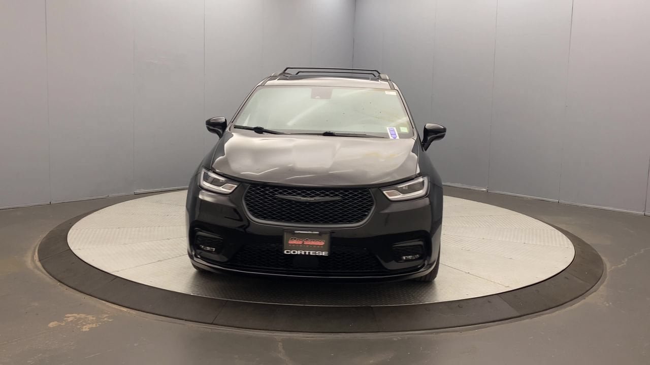Used 2025 Chrysler Pacifica Limited FWD image 8