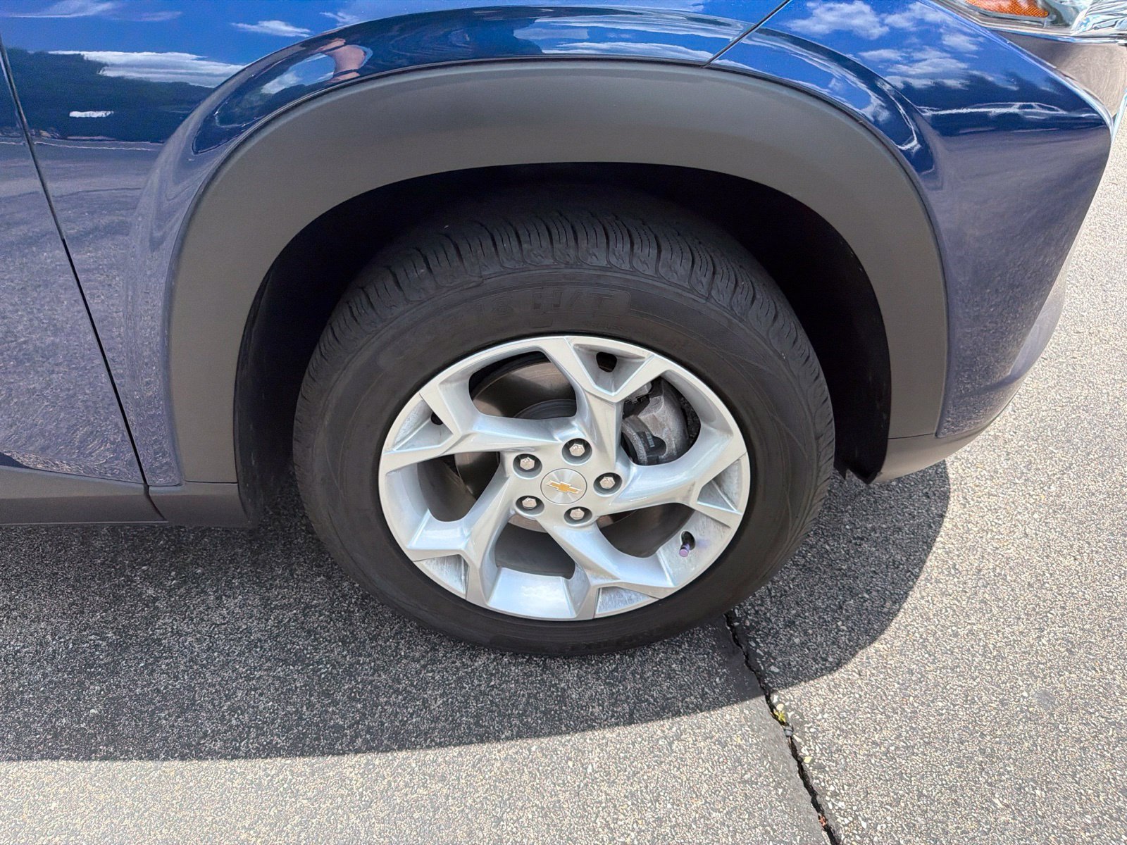 Used 2024 Chevrolet Trax LS w/ LS Convenience Package FWD image 30