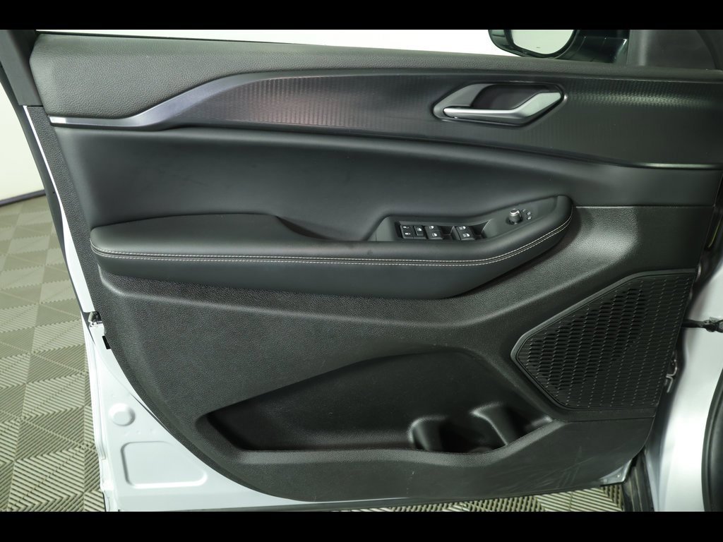 Used 2023 Jeep Grand Cherokee Altitude image 23