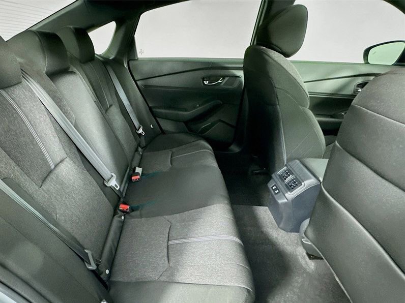 Used 2025 Honda Accord Sport image 39