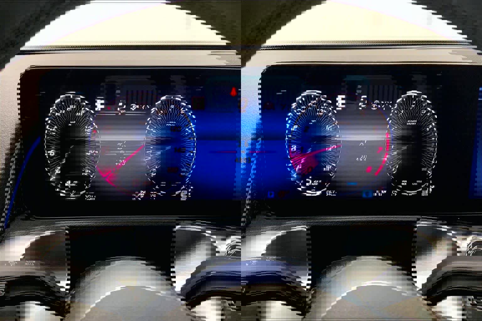 Used 2025 Mercedes-Benz GLB 250 image 23