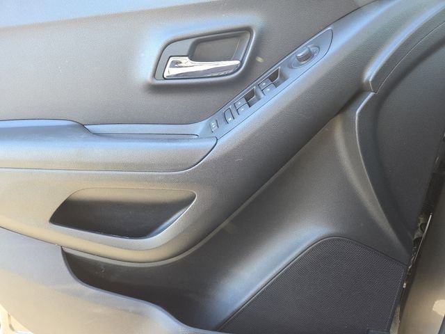 Used 2022 Chevrolet Trax LT w/ LT Convenience Package image 28