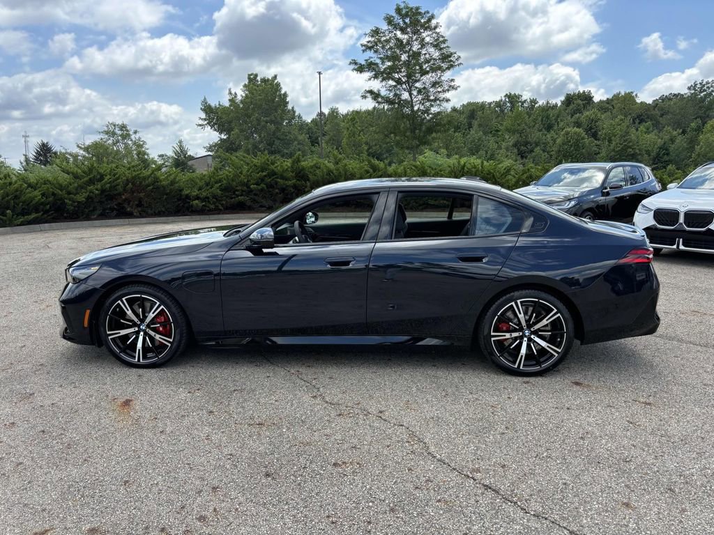 New 2026 BMW 550e xDrive w/ Premium Package image 4