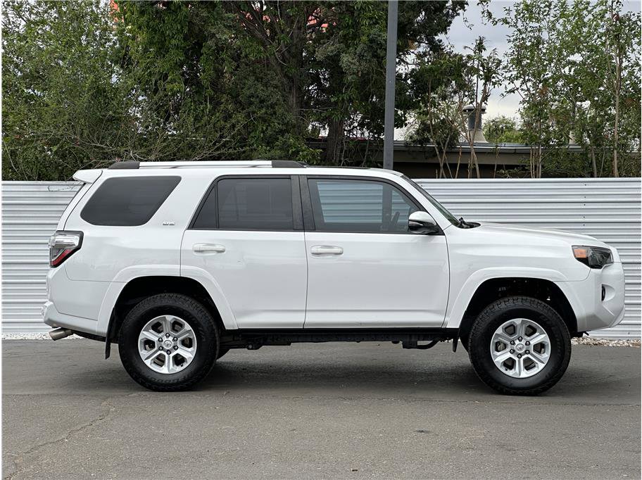 Used 2020 Toyota 4Runner SR5 Premium w/ Moonroof Package AWD/4WD image 9