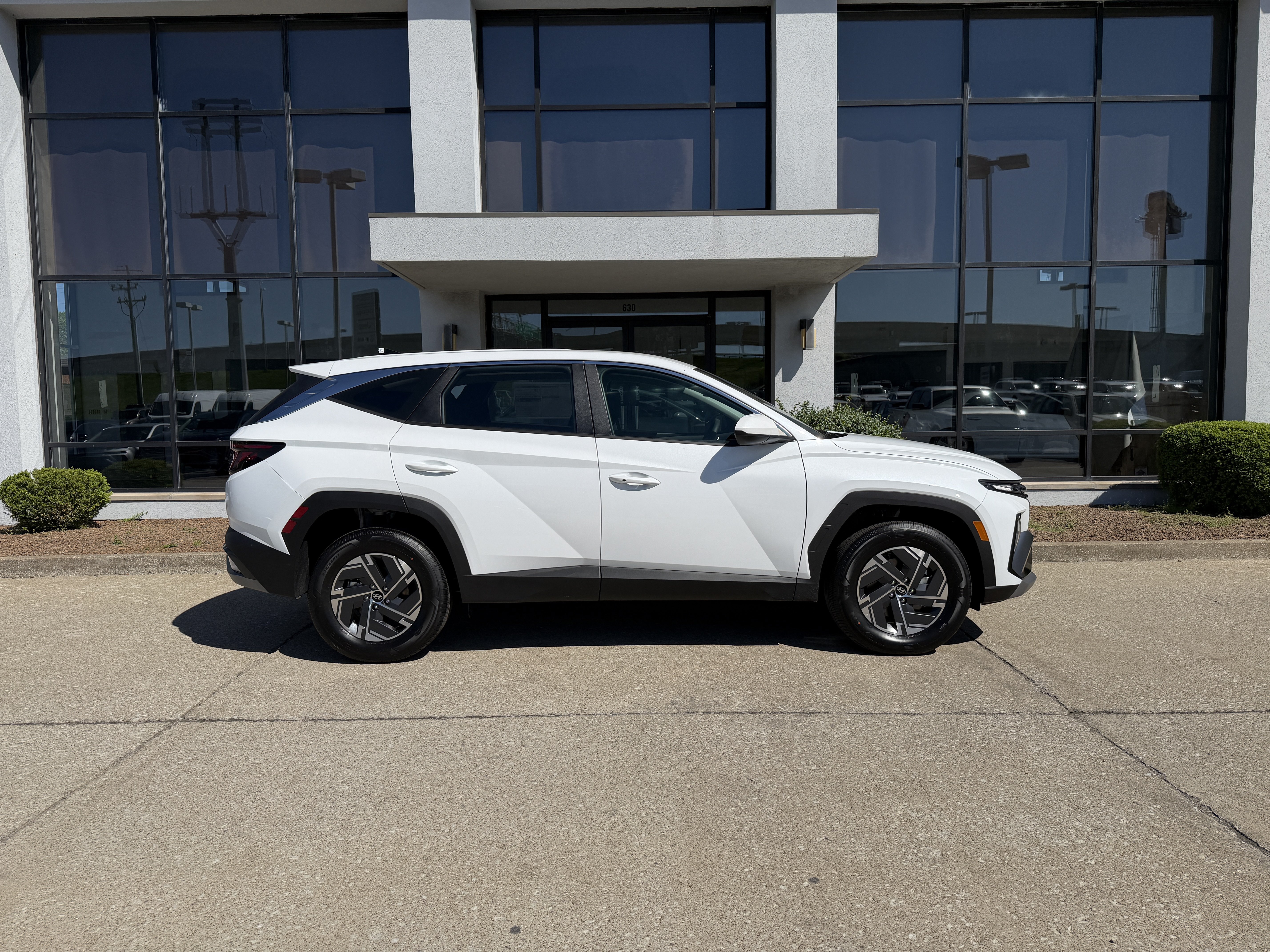 New 2026 Hyundai Tucson Blue SE AWD/4WD image 3