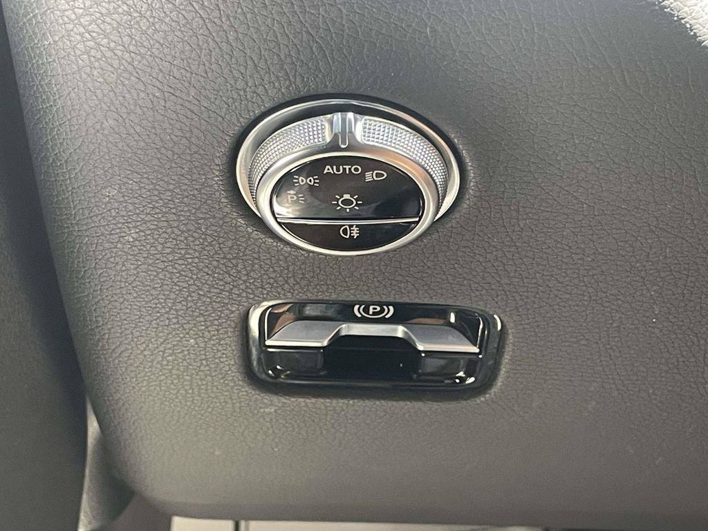 Used 2024 Mercedes-Benz GLC 300 4MATIC image 26