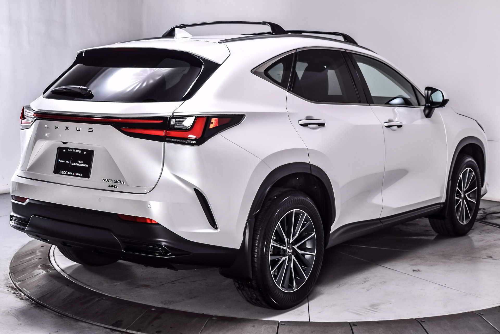 Used 2025 Lexus NX 350h AWD w/ Accessory Package (2T) image 6