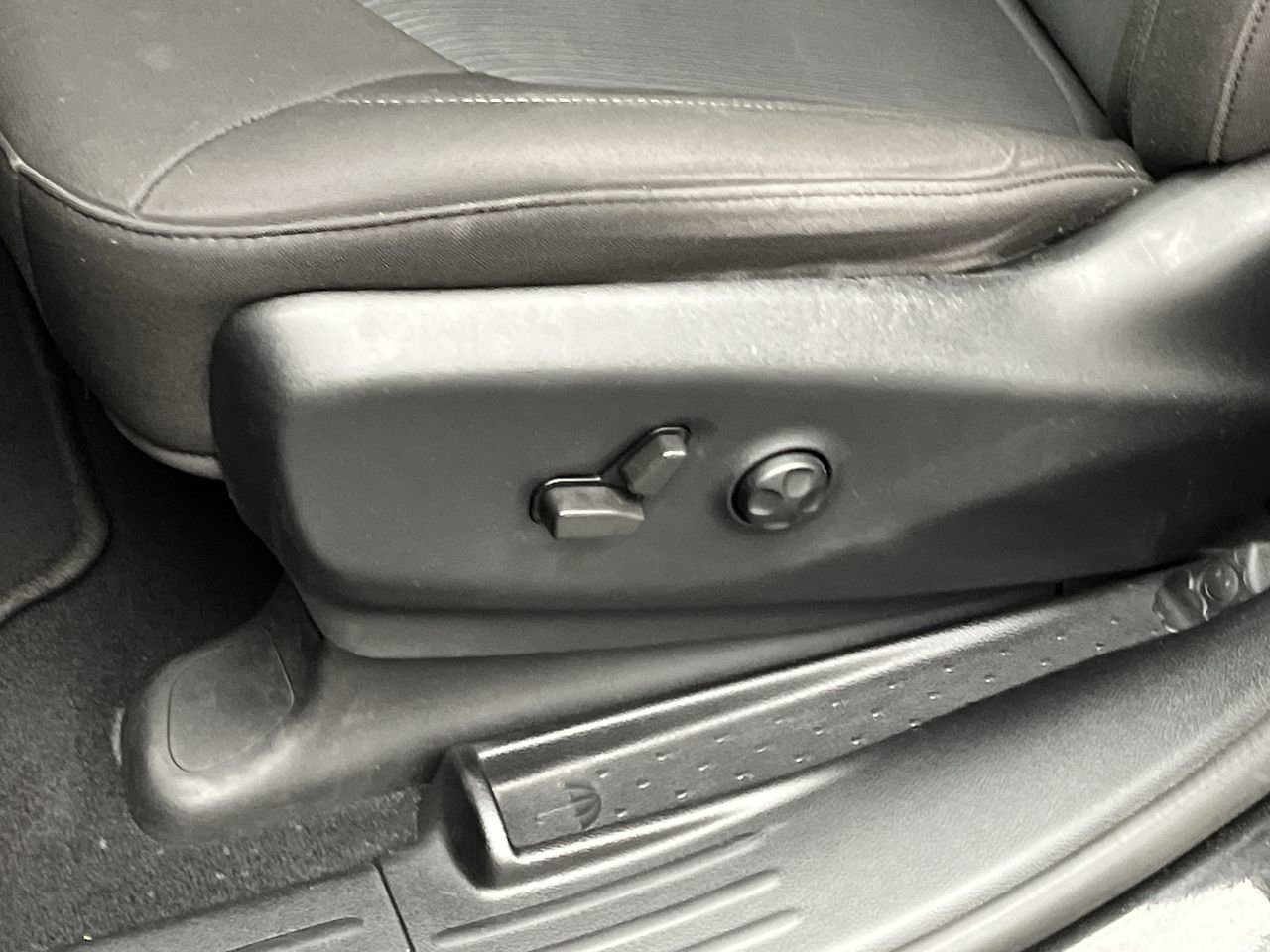 Used 2022 Chrysler Pacifica Touring AWD/4WD image 9