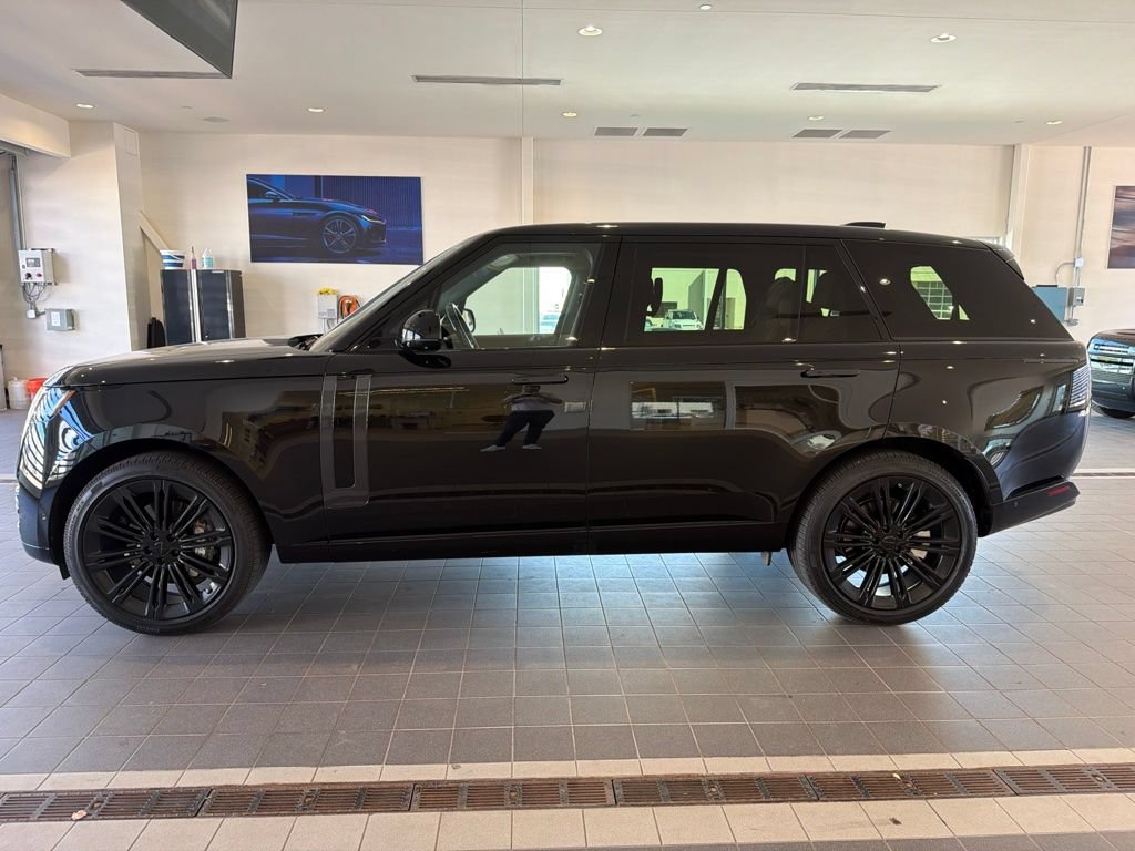 Used 2026 Land Rover Range Rover Long Wheelbase SE AWD/4WD image 2