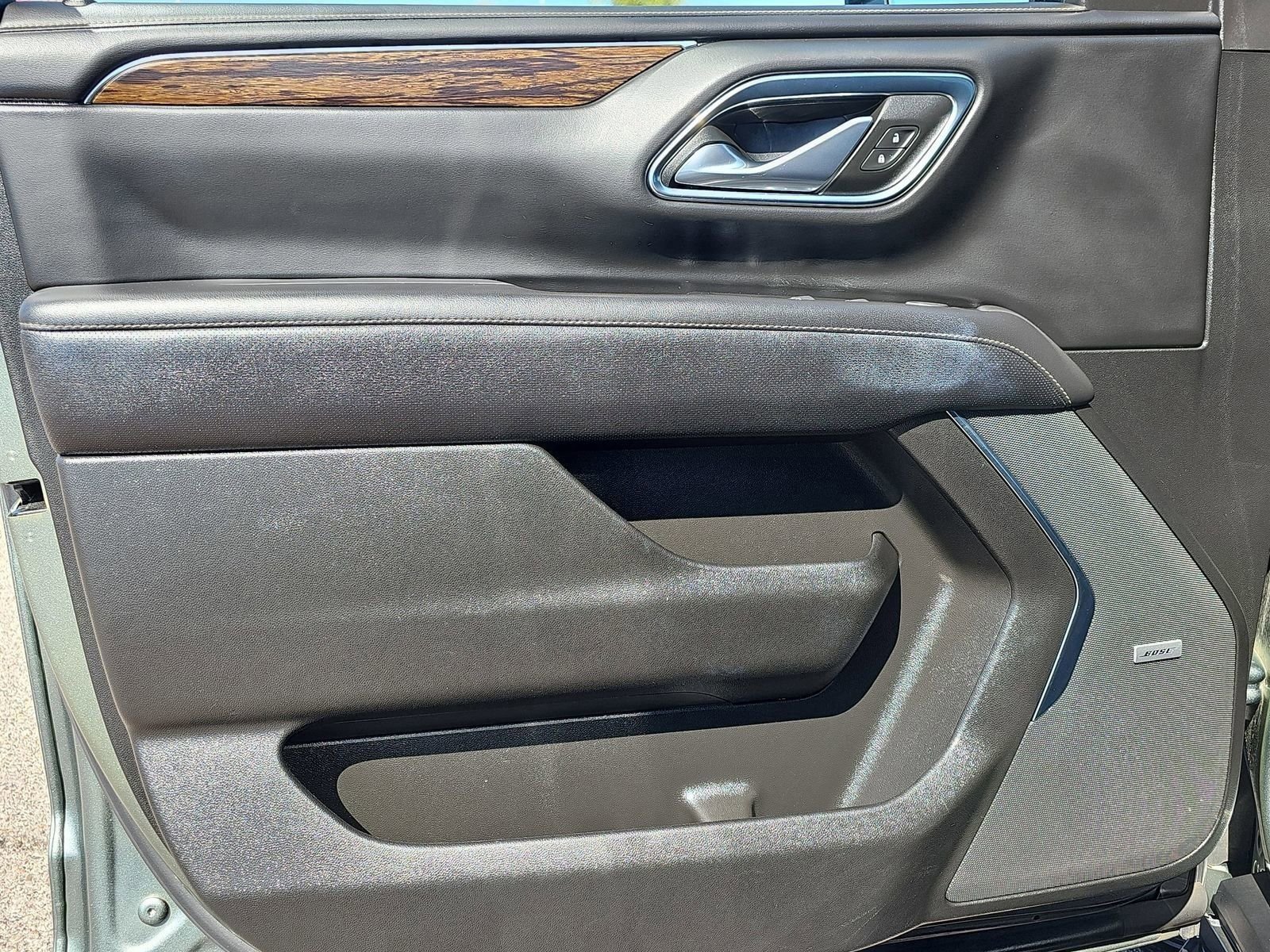 Used 2023 Chevrolet Suburban Premier image 28