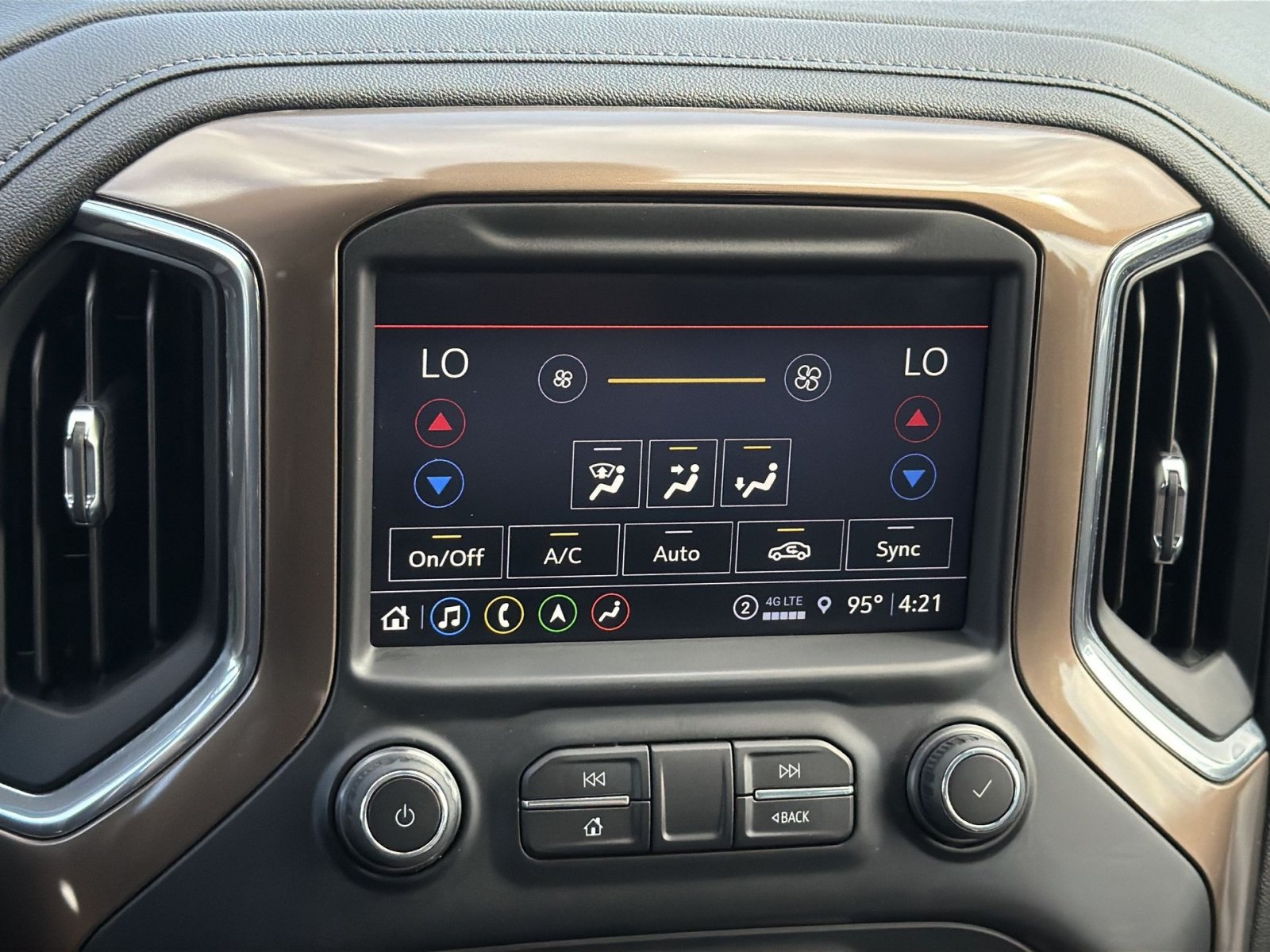 Used 2021 Chevrolet Silverado 1500 High Country w/ Technology Package AWD/4WD image 21