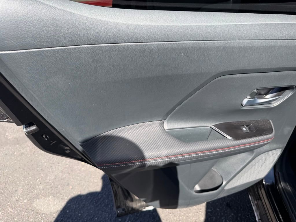 Used 2025 Nissan Kicks SR image 11