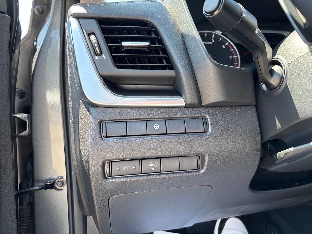 Used 2023 Nissan Rogue SV image 28