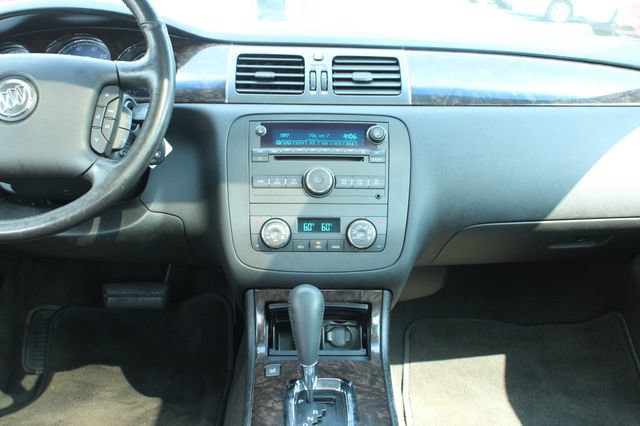 Used 2007 Buick Lucerne CXS w/ Driver Confidence Package FWD image 18