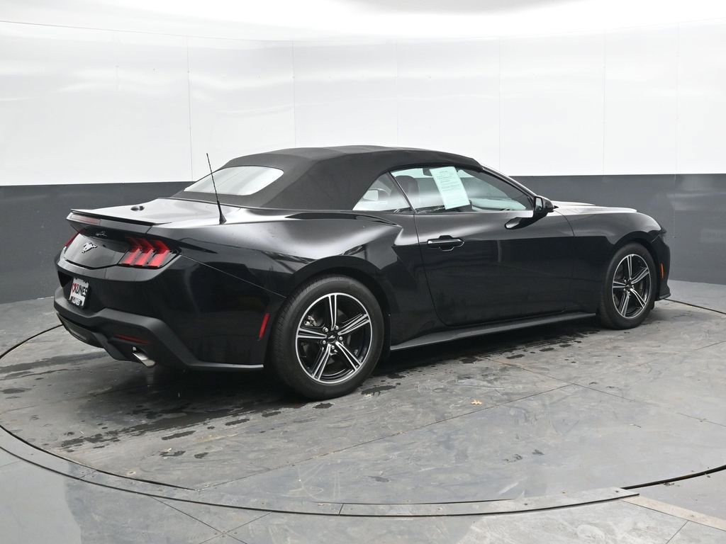 Used 2025 Ford Mustang Premium image 3