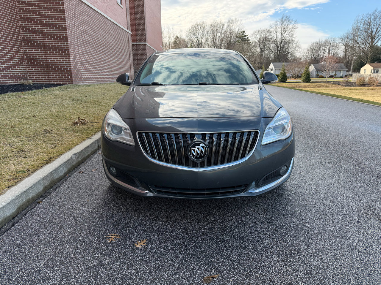 Used 2017 Buick Regal Sport Touring image 2