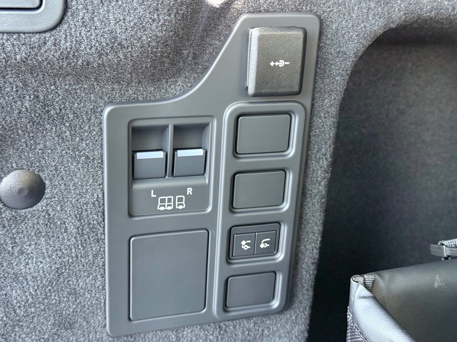 New 2026 Land Rover Discovery S AWD/4WD image 48