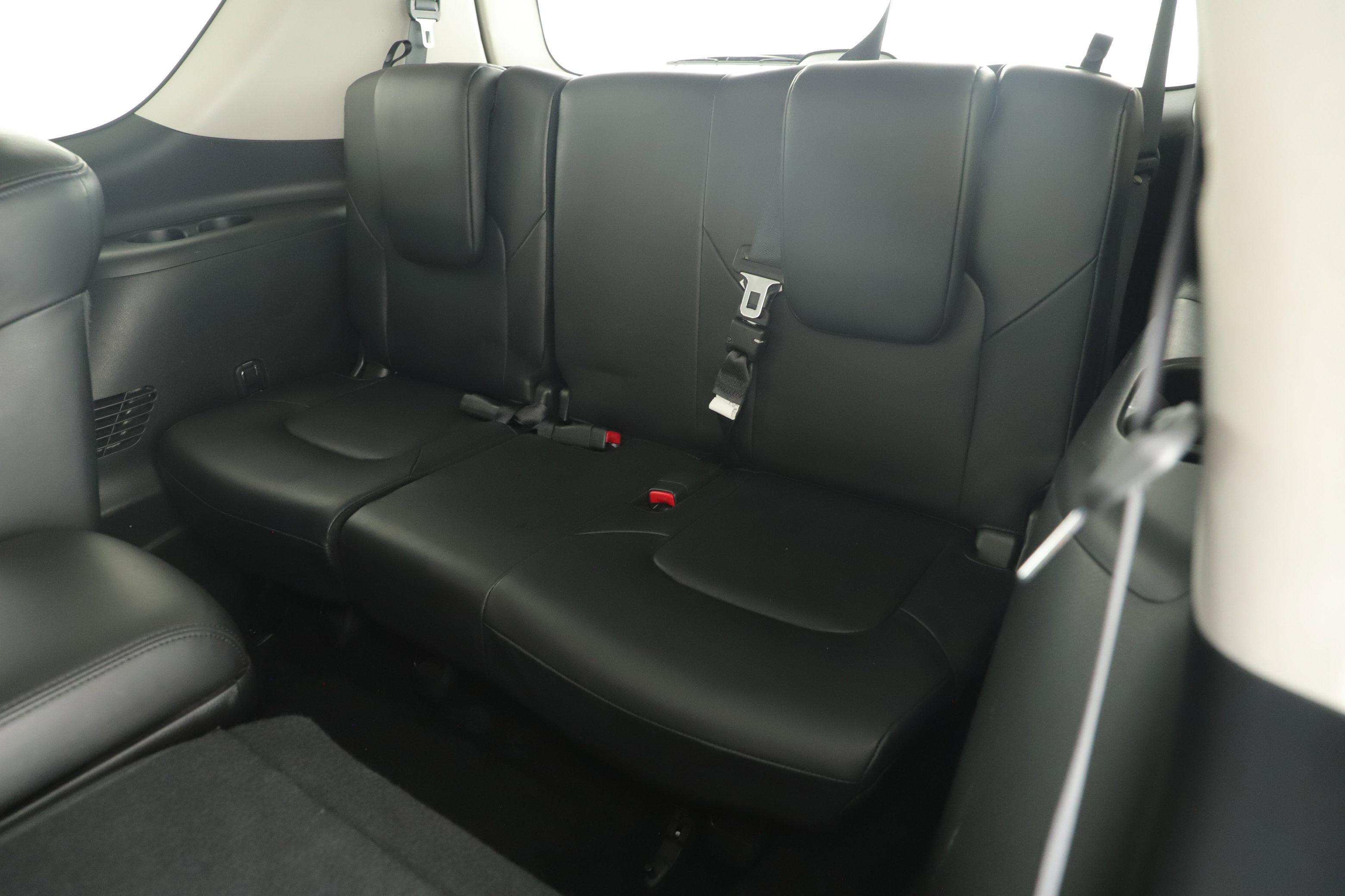 Used 2024 Nissan Armada SL w/ Captain's Chairs Package image 25