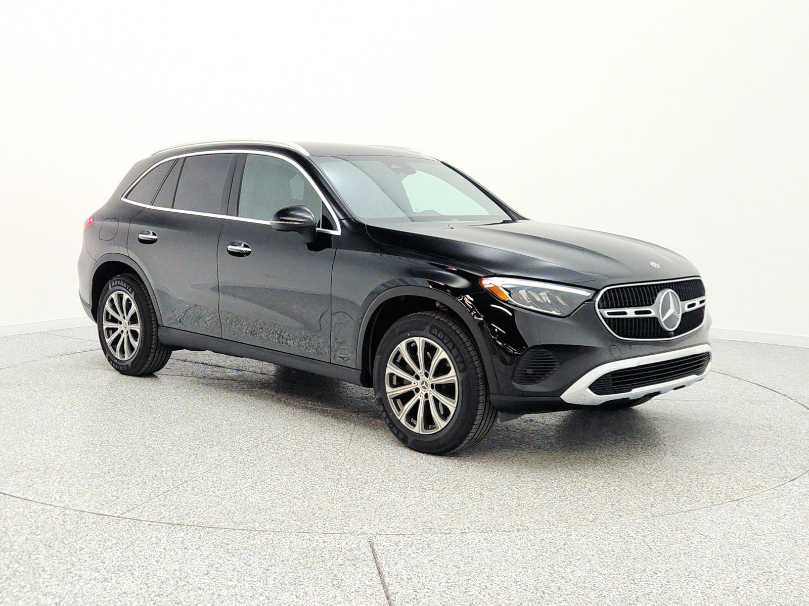 Used 2024 Mercedes-Benz GLC 300 image 3
