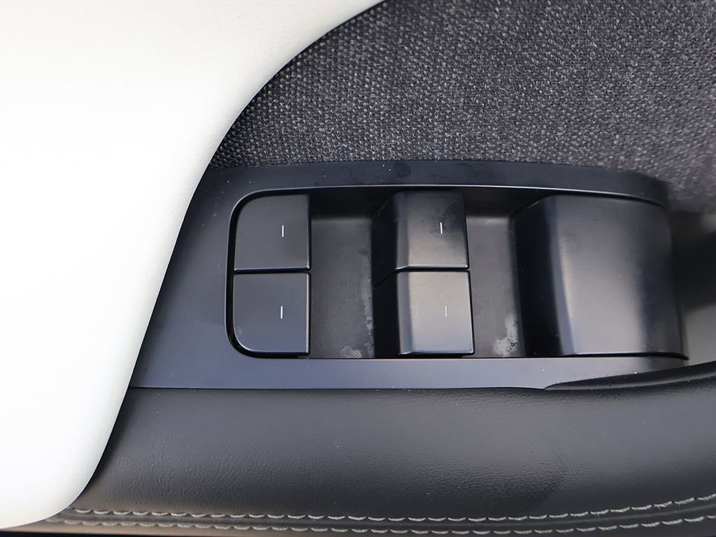 Used 2022 Tesla Model S image 38