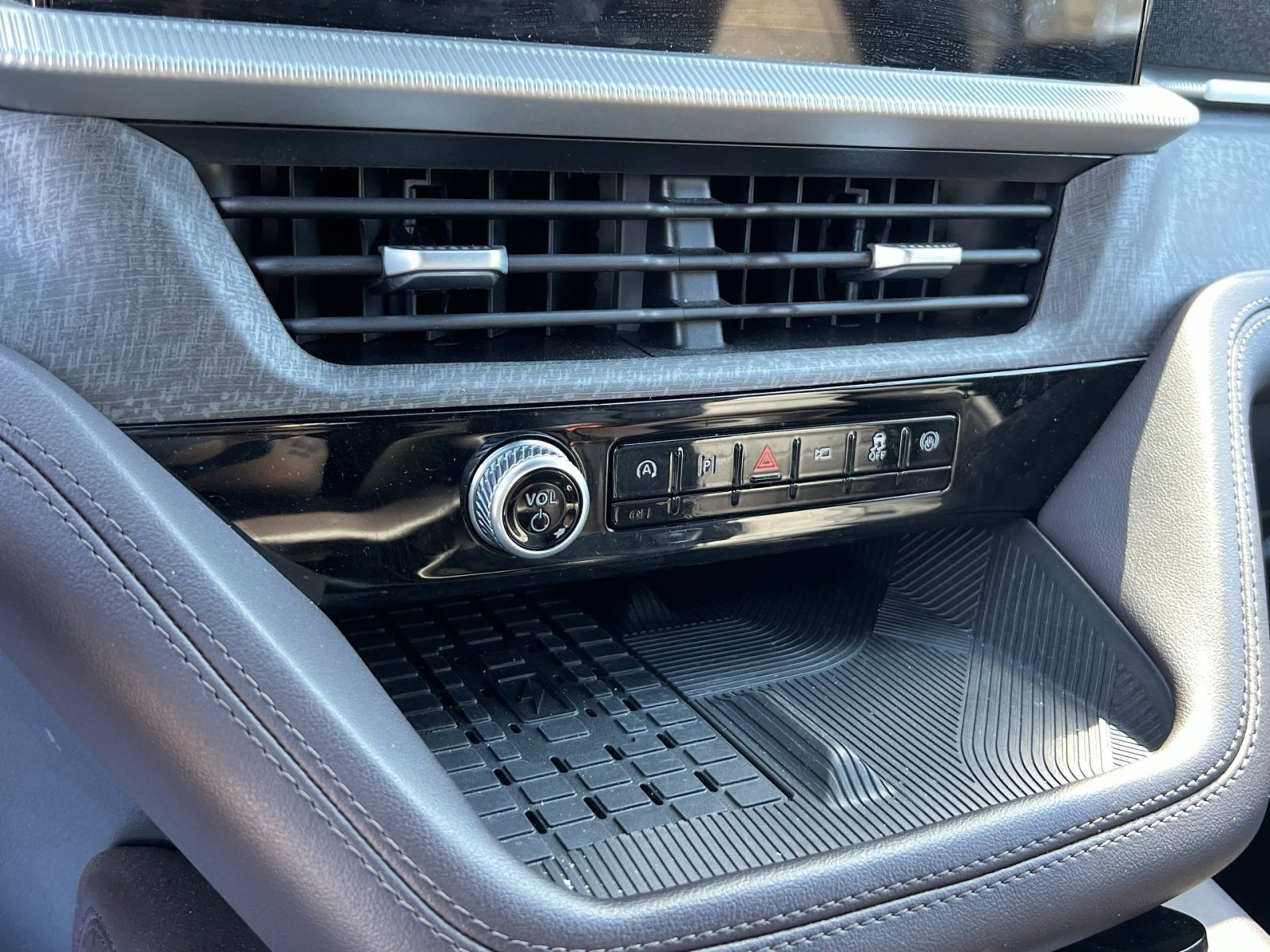 Used 2025 Ford Explorer Platinum w/ LUX Leather Package image 18