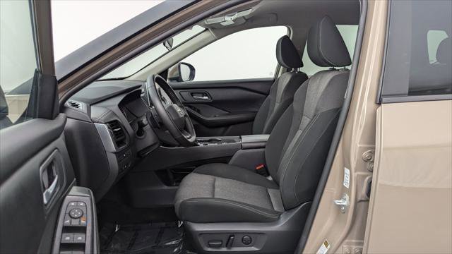 Used 2025 Nissan Rogue SV image 14