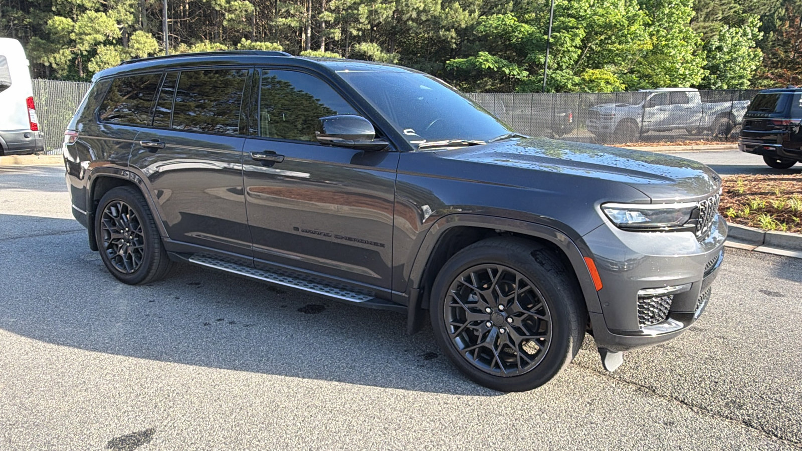 Used 2025 Jeep Grand Cherokee L Summit AWD/4WD image 5