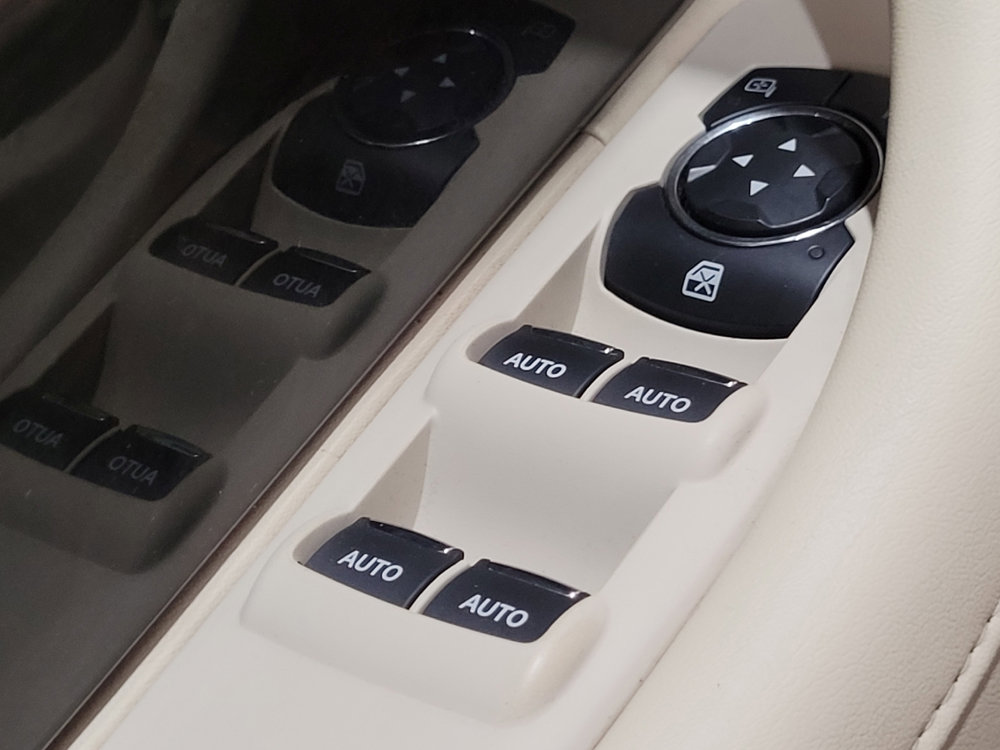 Used 2015 Lincoln MKS AWD w/ Equipment Group 101A image 27