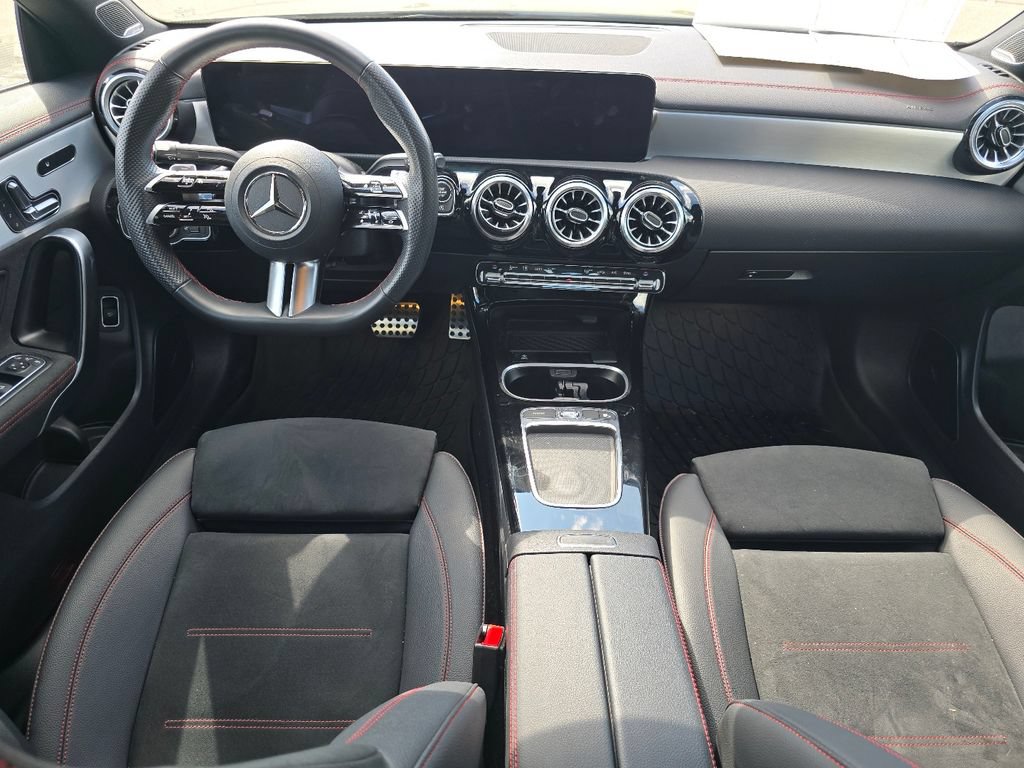 Used 2024 Mercedes-Benz CLA 250 4MATIC image 21