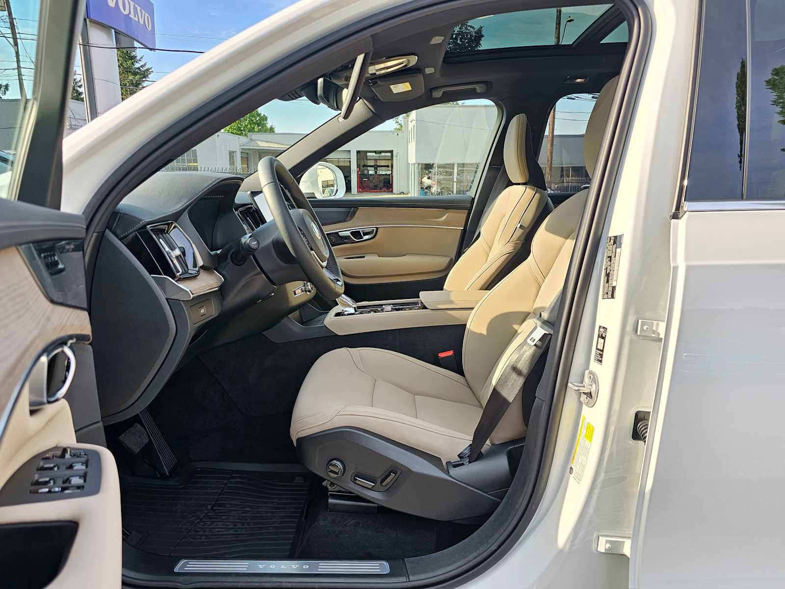 New 2026 Volvo XC90 B6 Plus w/ Protection Package Premier image 19