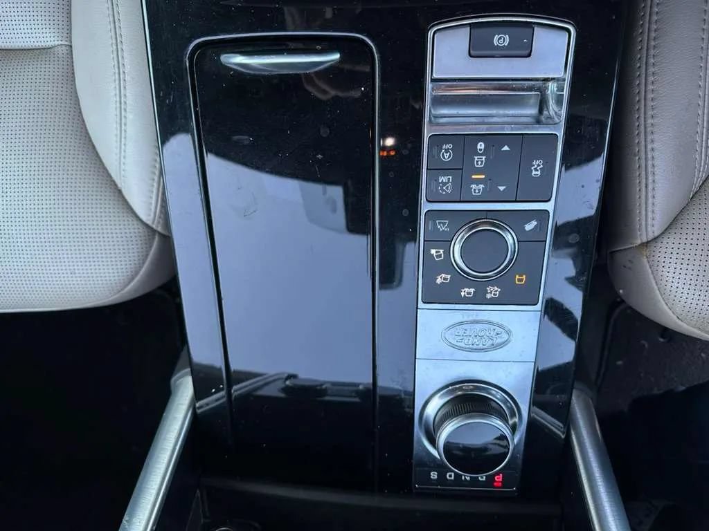 Used 2017 Land Rover Discovery HSE AWD/4WD image 31