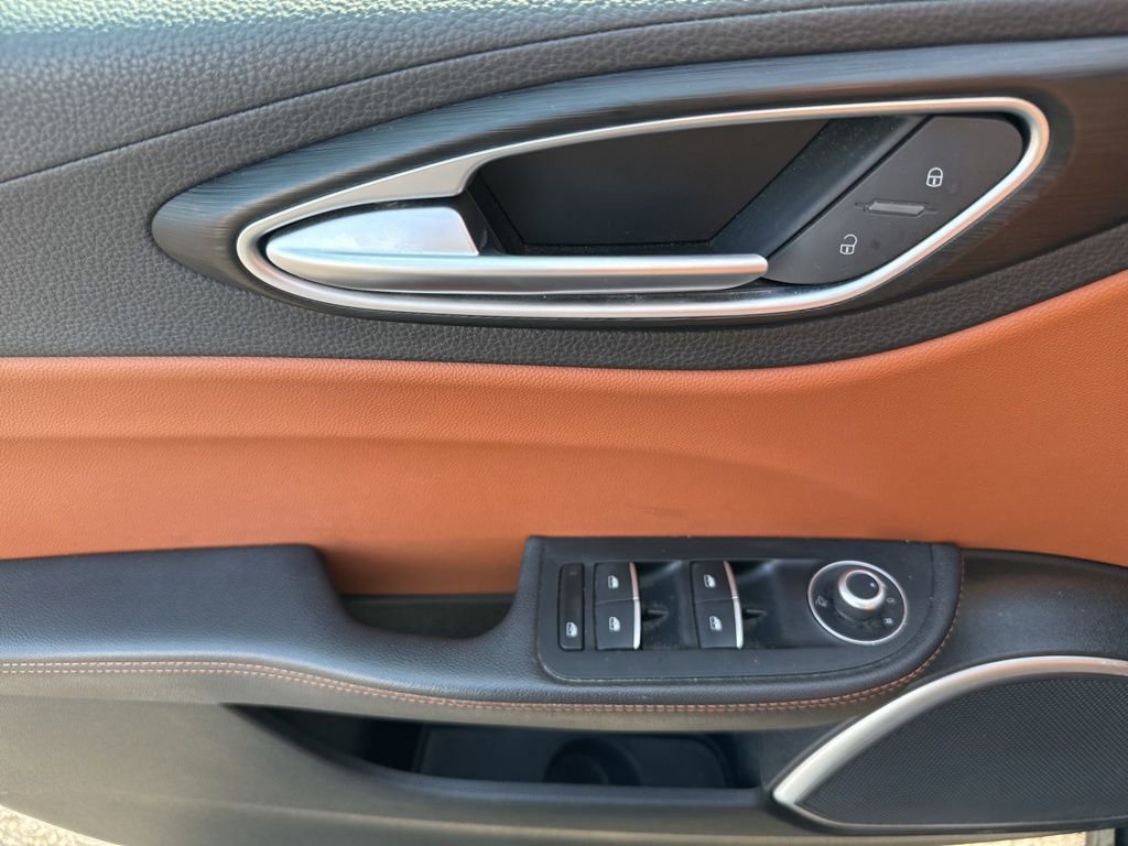 Used 2018 Alfa Romeo Giulia AWD image 24