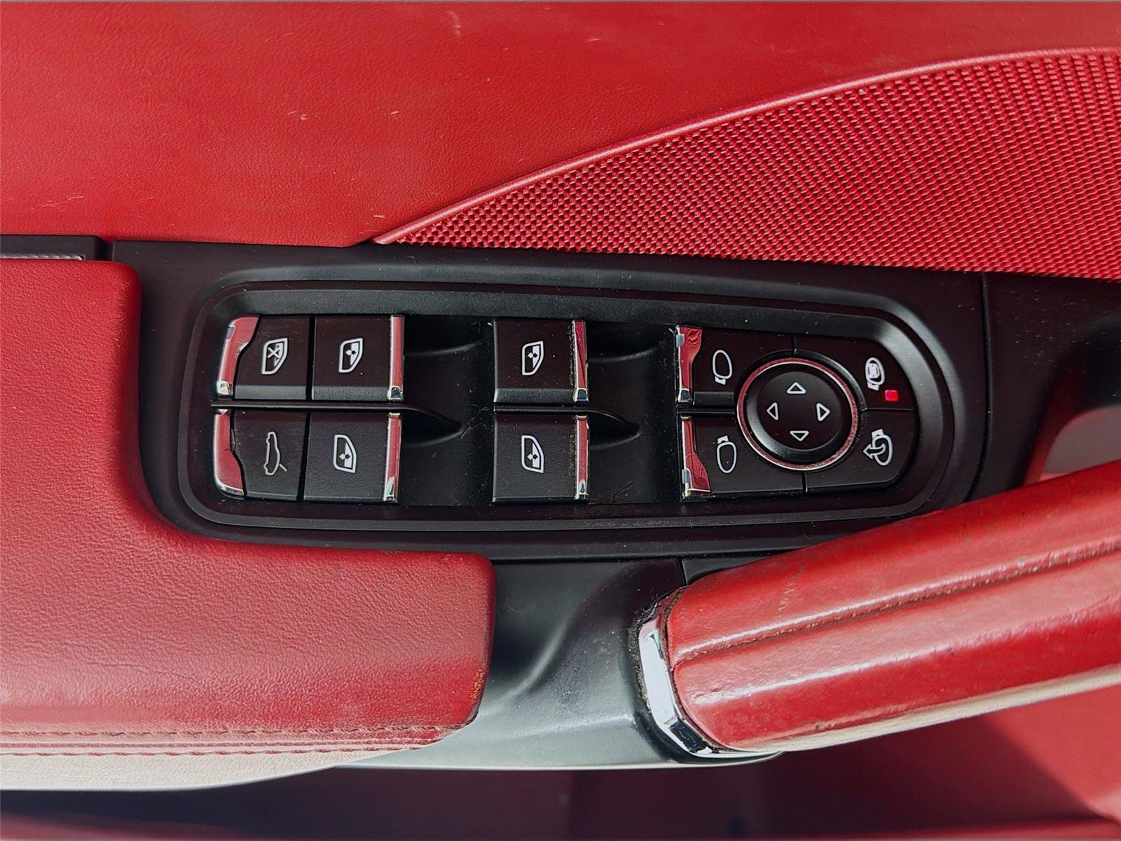 Used 2016 Porsche Cayenne GTS AWD/4WD image 8
