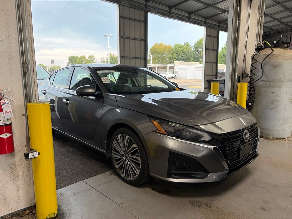 Used 2023 Nissan Altima 2.5 SL AWD/4WD image 1