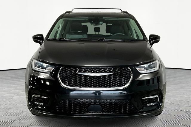 Used 2022 Chrysler Pacifica Touring-L image 3