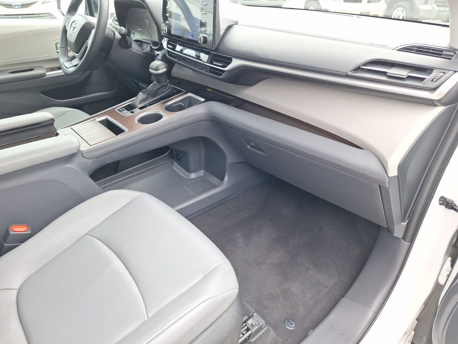 Used 2023 Toyota Sienna XLE w/ XLE Plus Package image 33