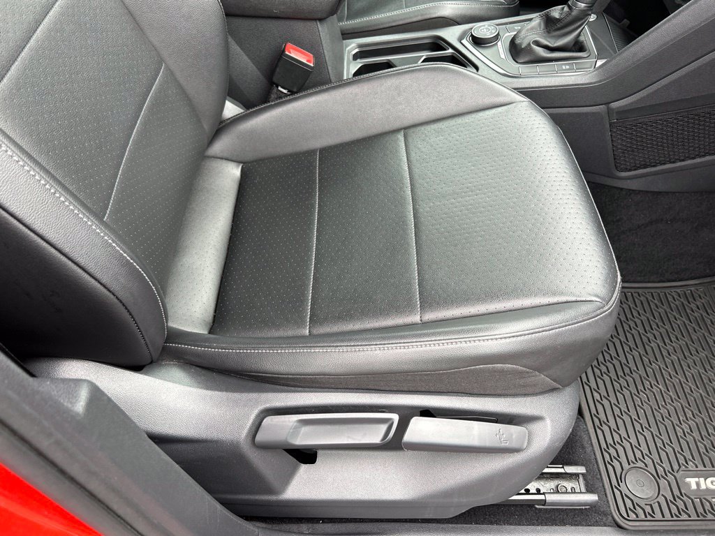 Used 2018 Volkswagen Tiguan SE AWD/4WD image 42