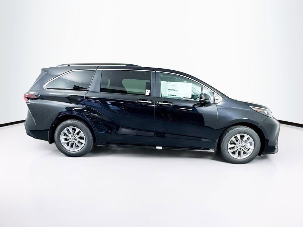 New 2026 Toyota Sienna XLE image 10