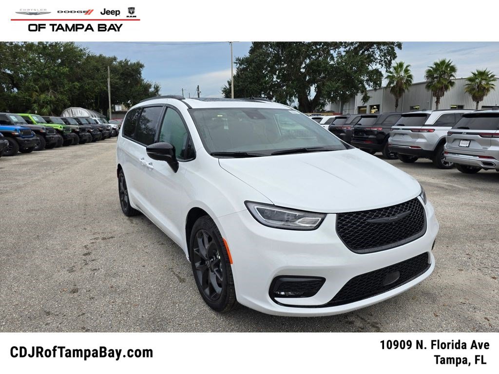 New 2026 Chrysler Pacifica Limited w/ S Appearance Package