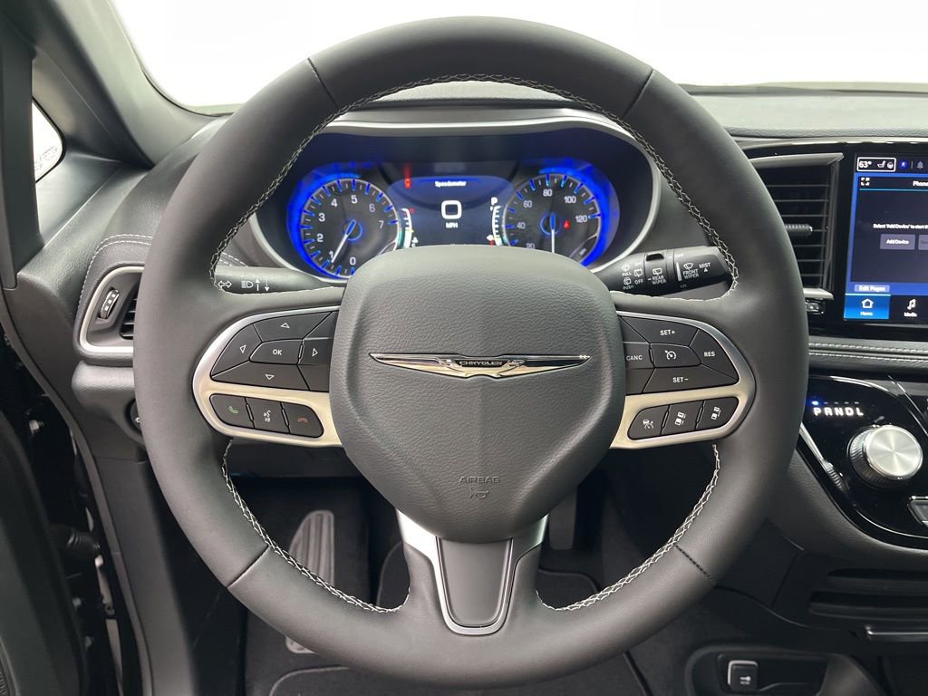 New 2026 Chrysler Pacifica Select image 13