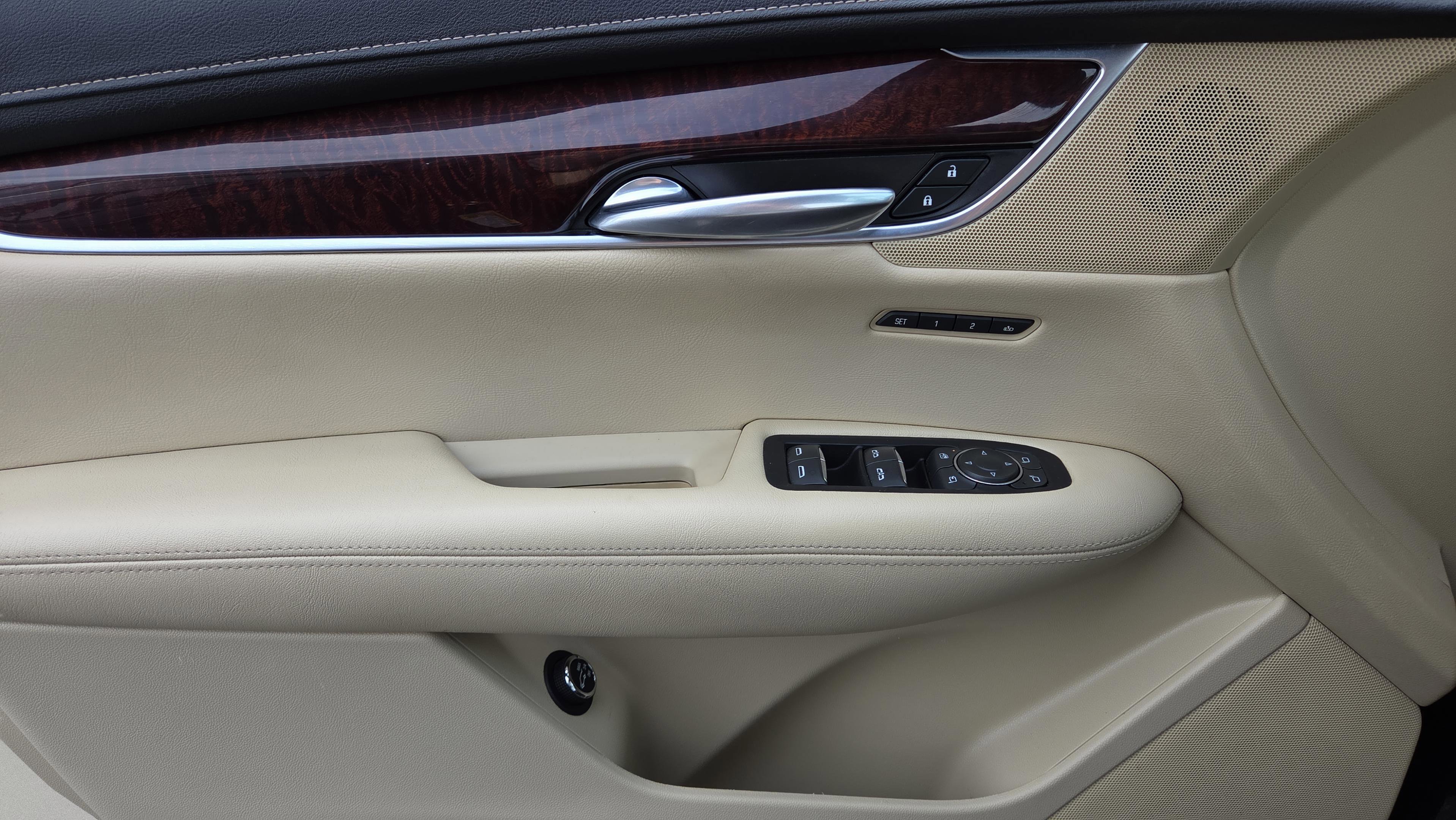 Used 2018 Cadillac XT5 Luxury w/ Driver Awareness Package FWD image 42