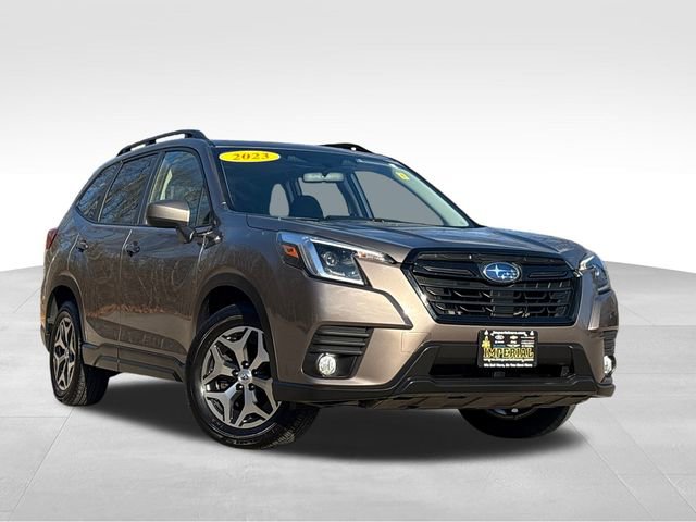 Used 2023 Subaru Forester Premium image 2
