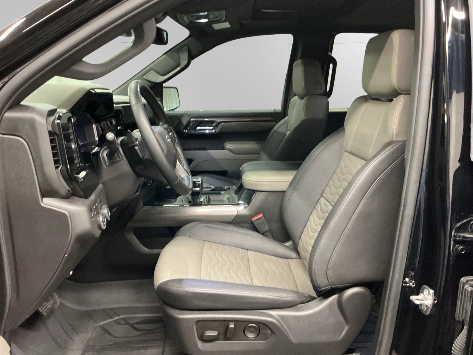 Used 2025 Chevrolet Silverado 1500 ZR2 AWD/4WD image 9