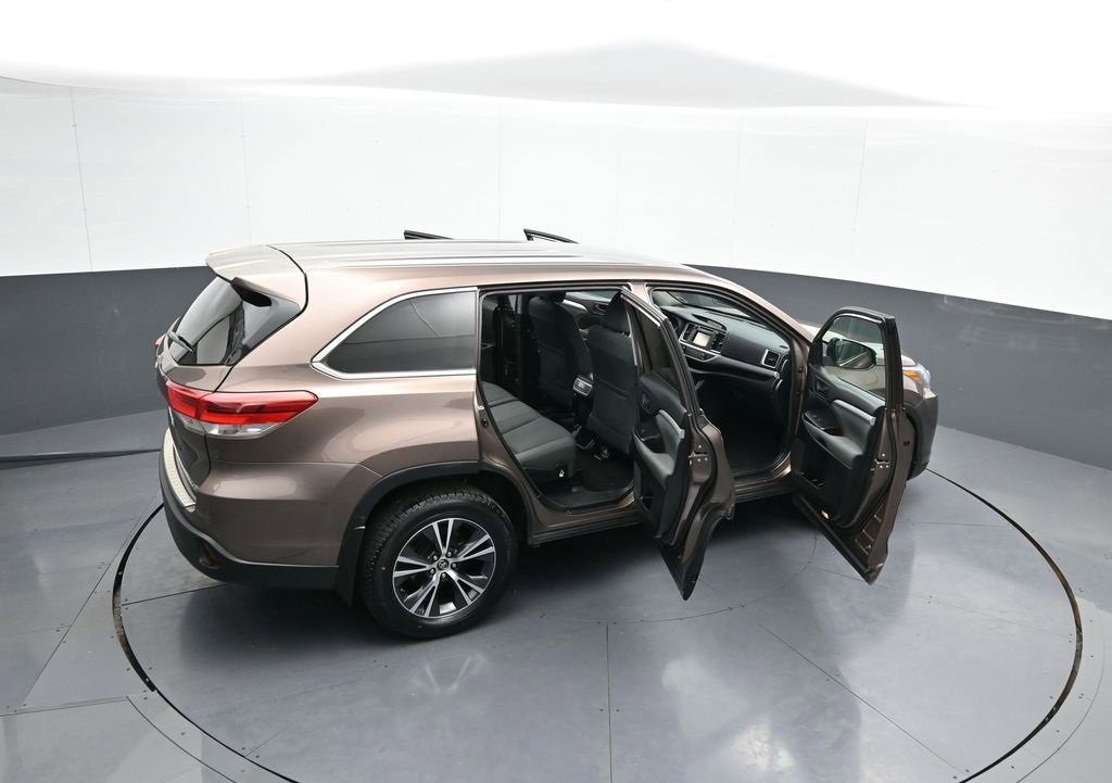 Certified 2018 Toyota Highlander LE image 45