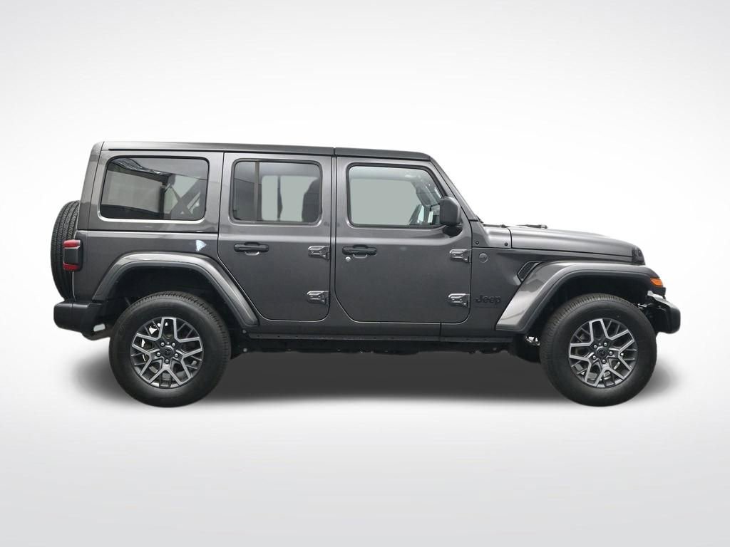 Used 2025 Jeep Wrangler Sahara AWD/4WD image 4